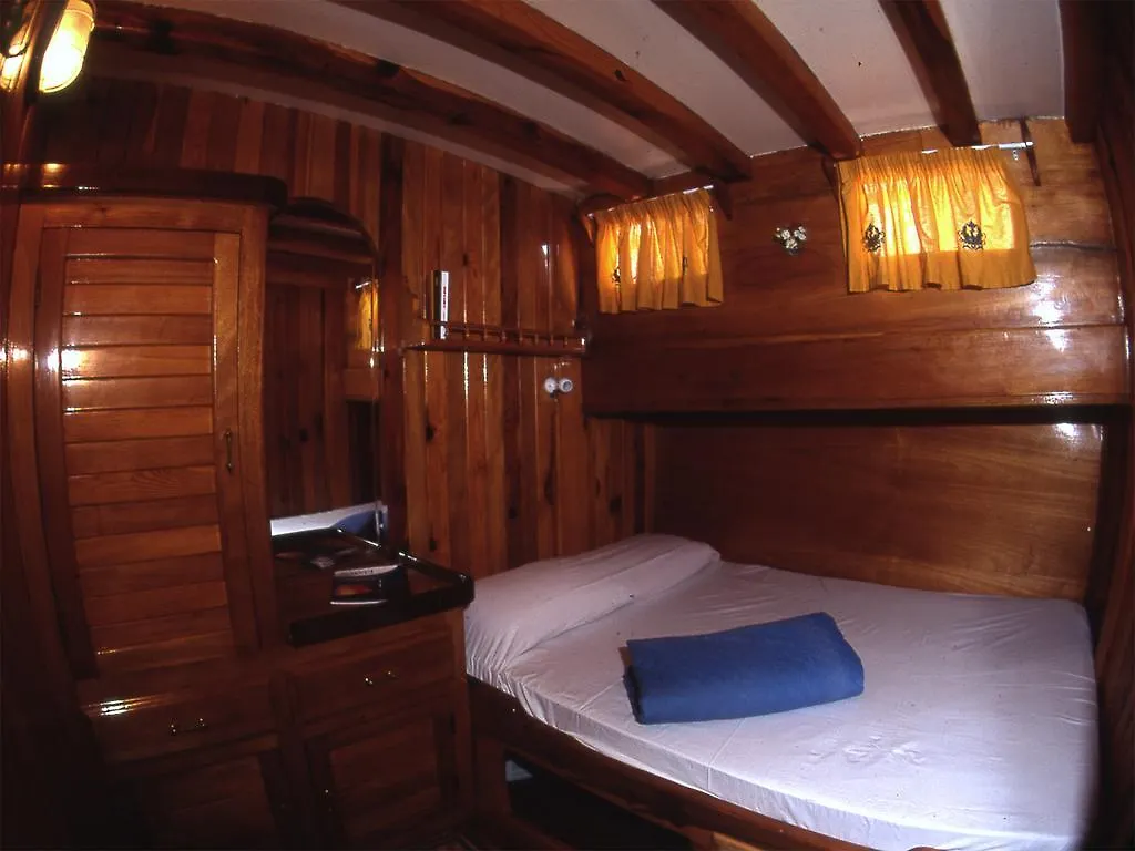 Ariva II Hotel Palermo Botel